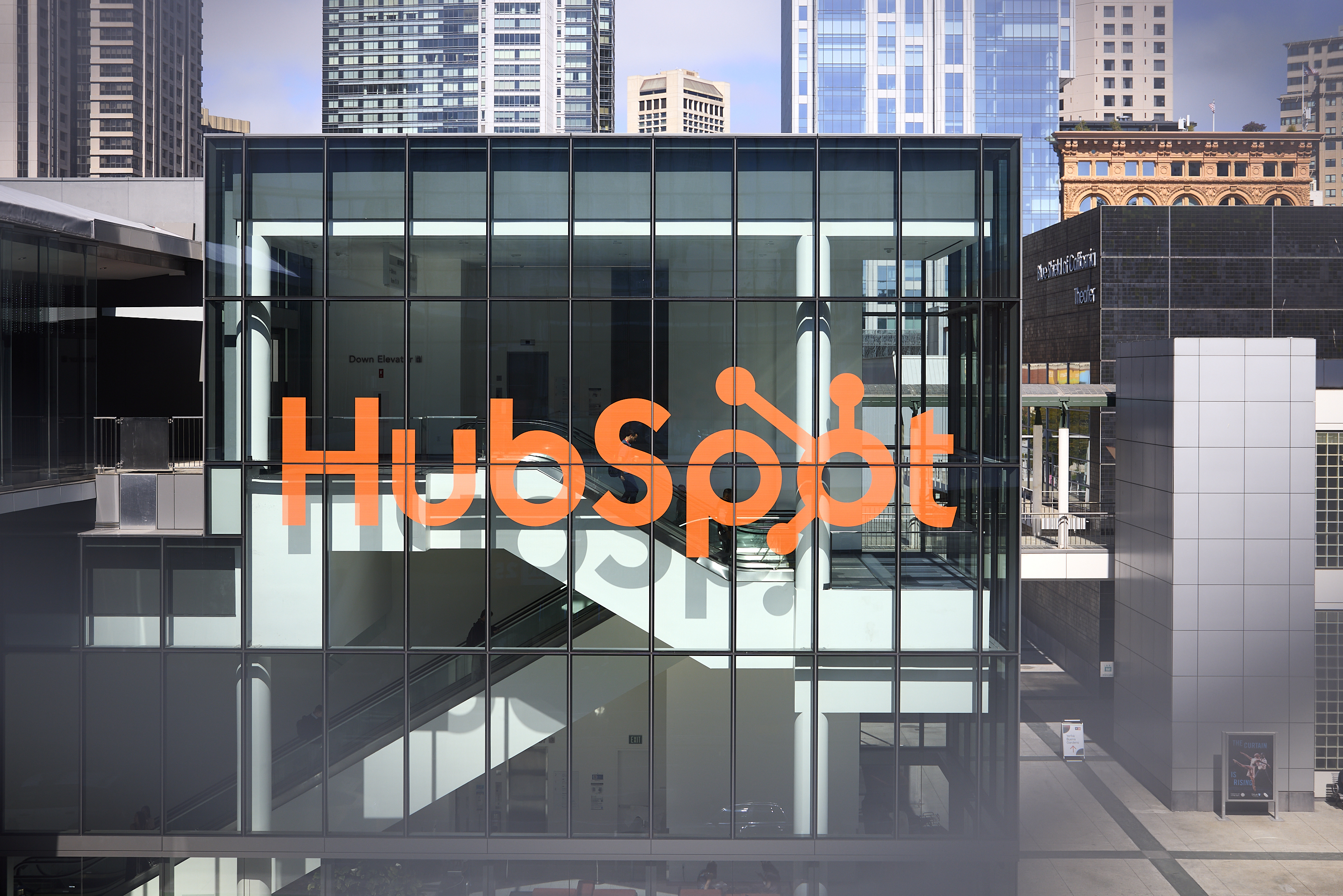 HubSpot Loop Marketing